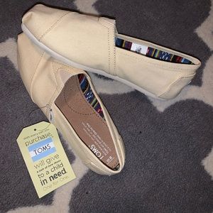 women’s tom’s size 8